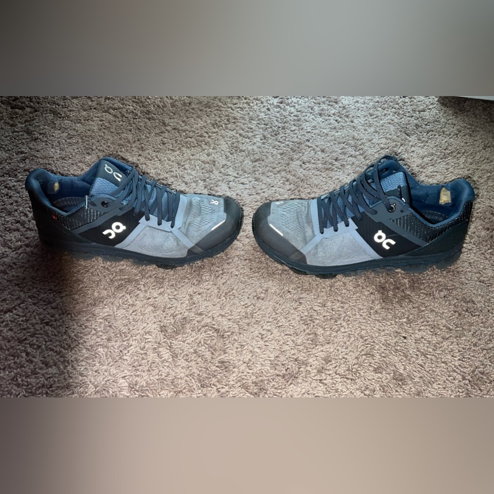 On Cloud running shoes/sneakers